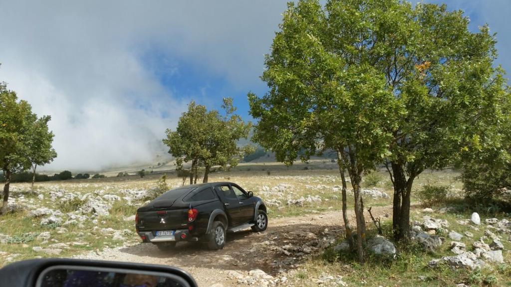 Montagne Rocciose Acomodação com café da manhã Frascineto Exterior foto
