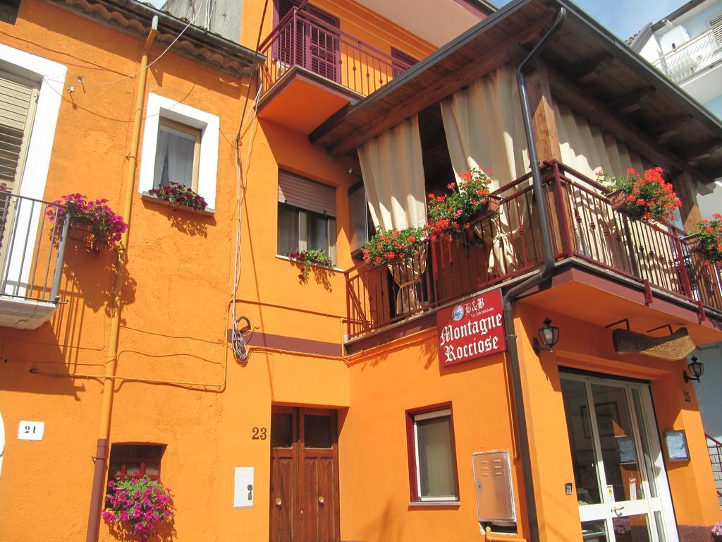 Montagne Rocciose Acomodação com café da manhã Frascineto Exterior foto