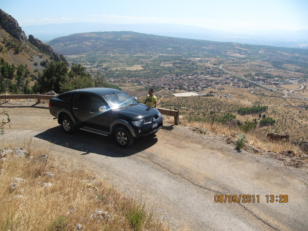 Montagne Rocciose Acomodação com café da manhã Frascineto Exterior foto