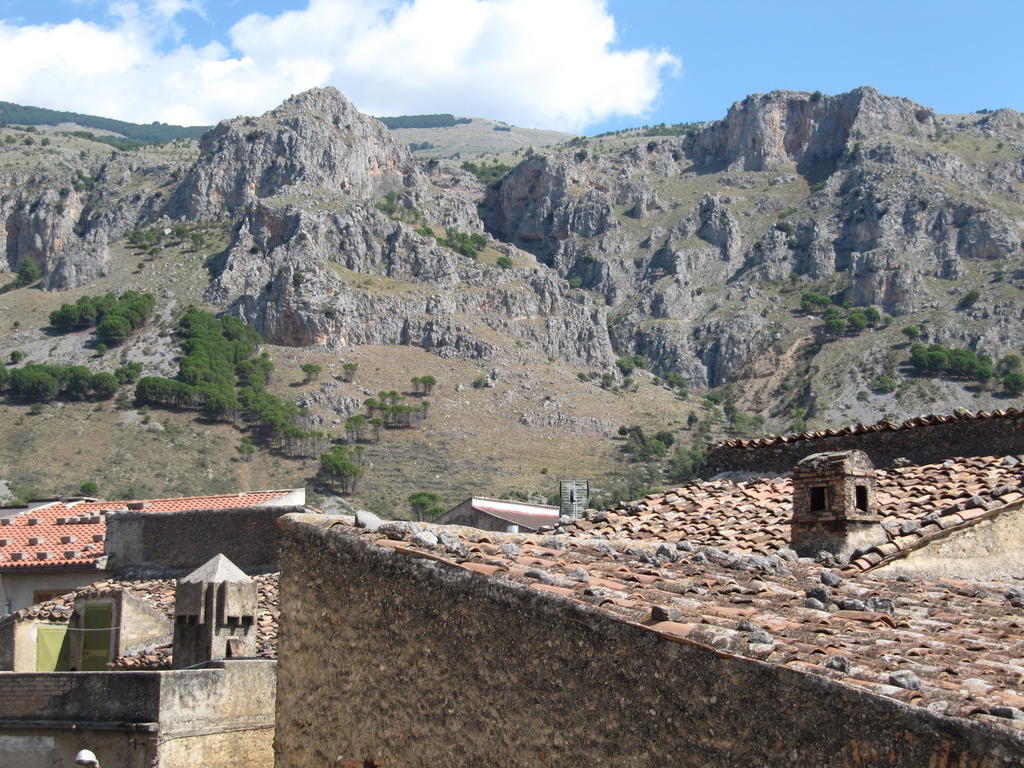 Montagne Rocciose Acomodação com café da manhã Frascineto Exterior foto