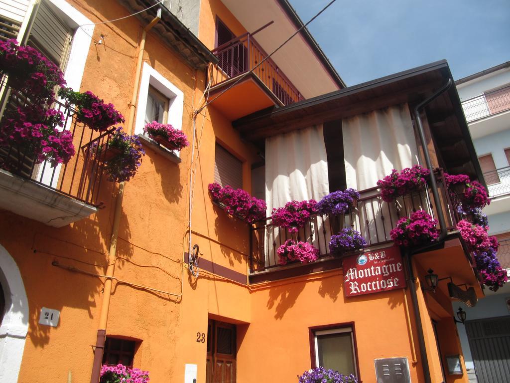 Montagne Rocciose Acomodação com café da manhã Frascineto Exterior foto