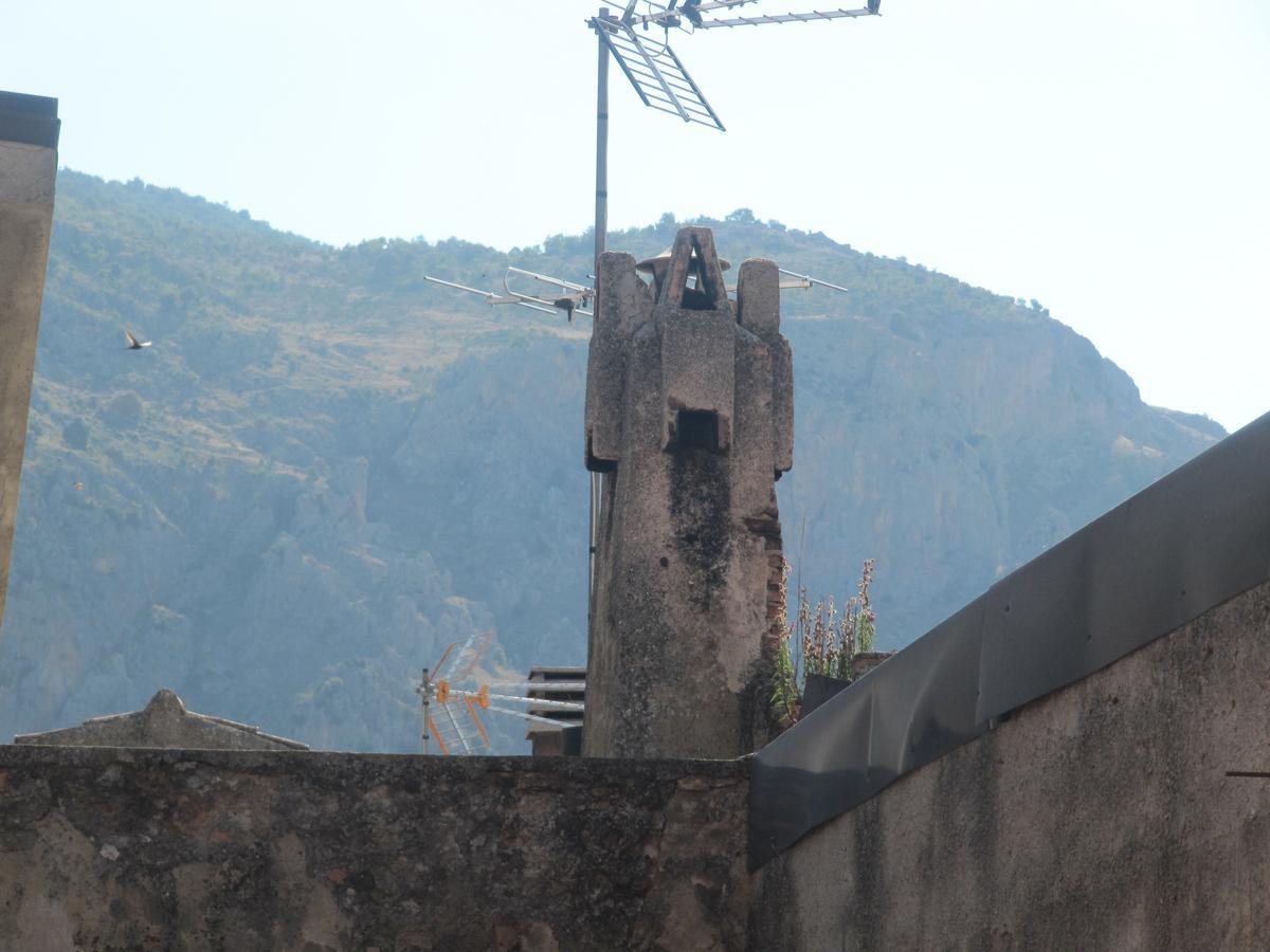 Montagne Rocciose Acomodação com café da manhã Frascineto Exterior foto